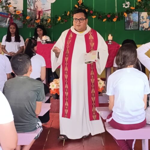Imagem: Santa Missa na comunidade ribeirinha